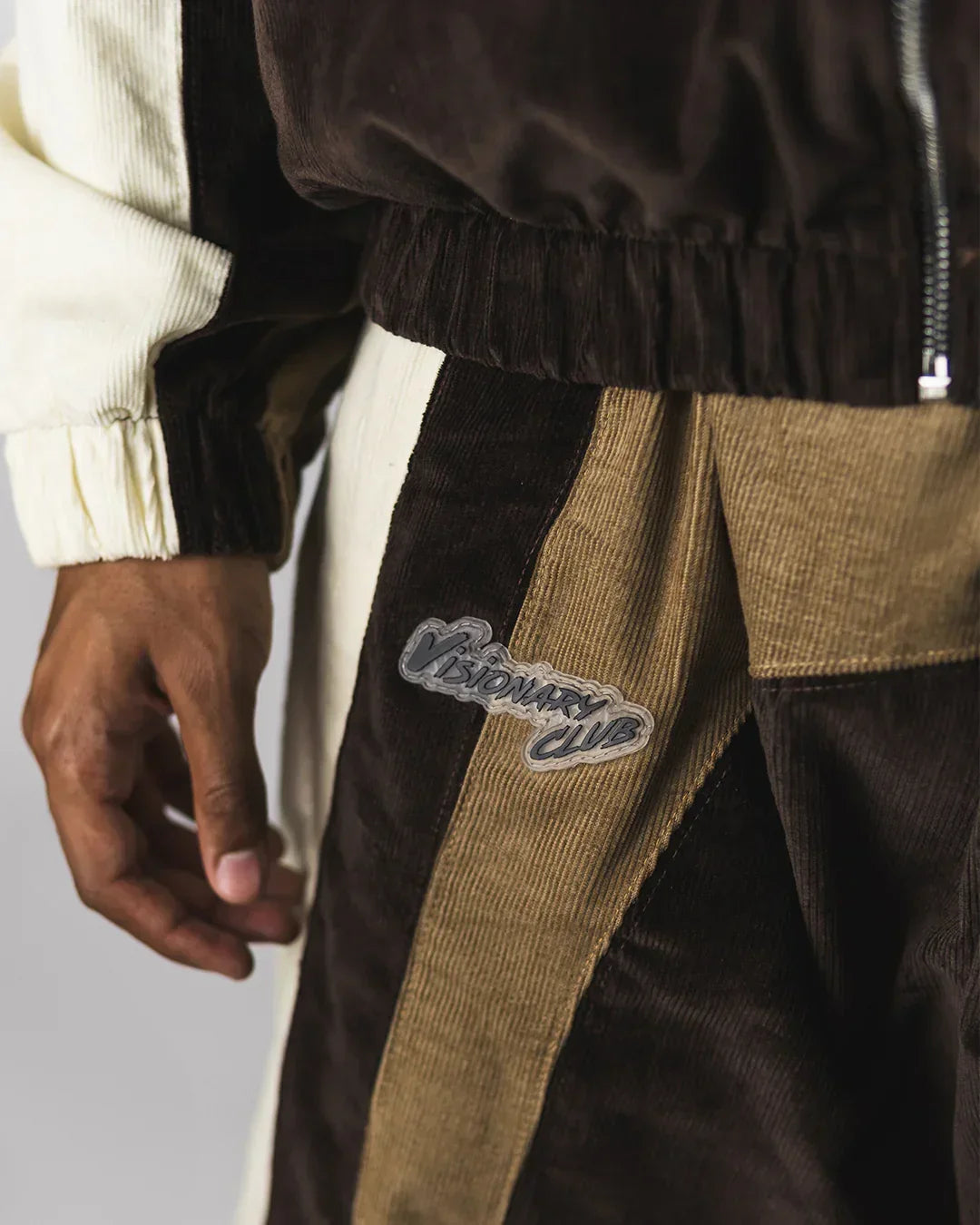"RADIANT AURA" TRACK JACKET (CARAMEL MOCHA)