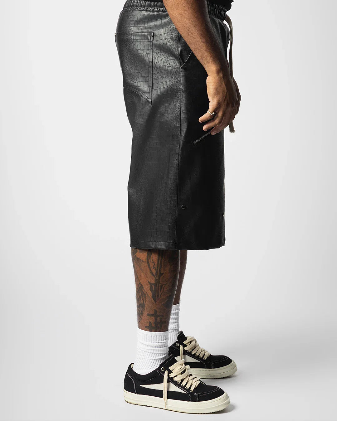 "NIGHT CRAWLER " BAGGY LEATHER SHORTS (BLACK)