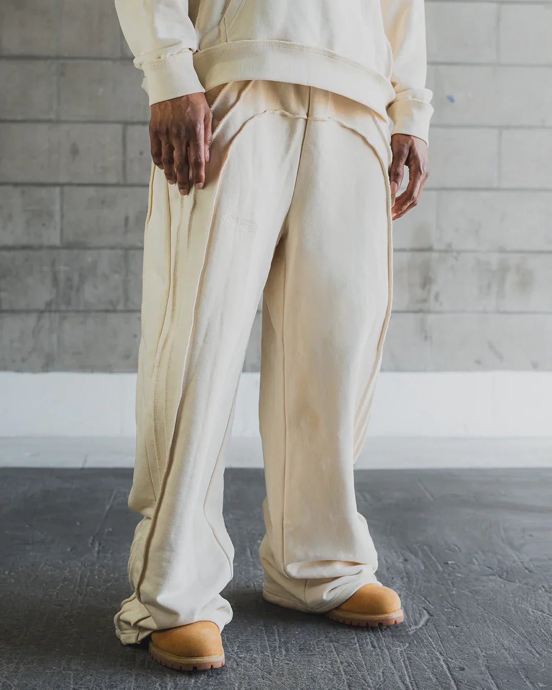 CREAM "INVERTED AURA" SWEATS