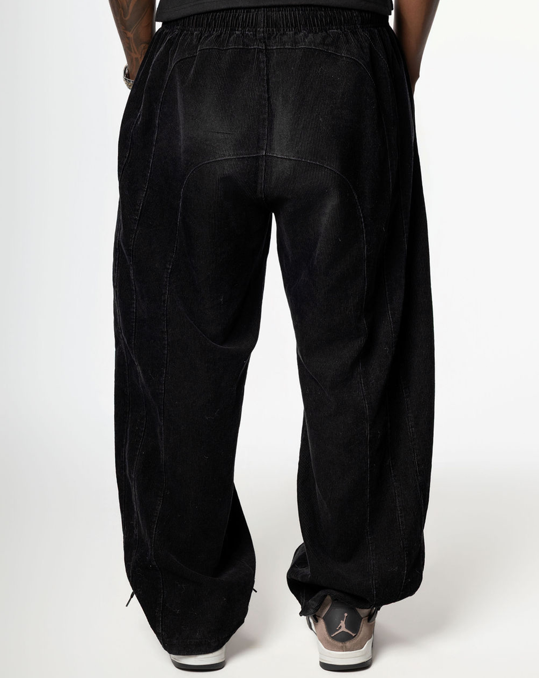 "RADIANT AURA" WIDE LEG SWEATS(OBSIDIAN)