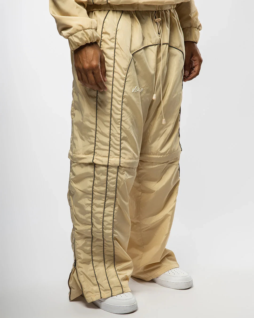 “RADIANT AURA” NYLON CONVERTIABLE PANTS (SAND)