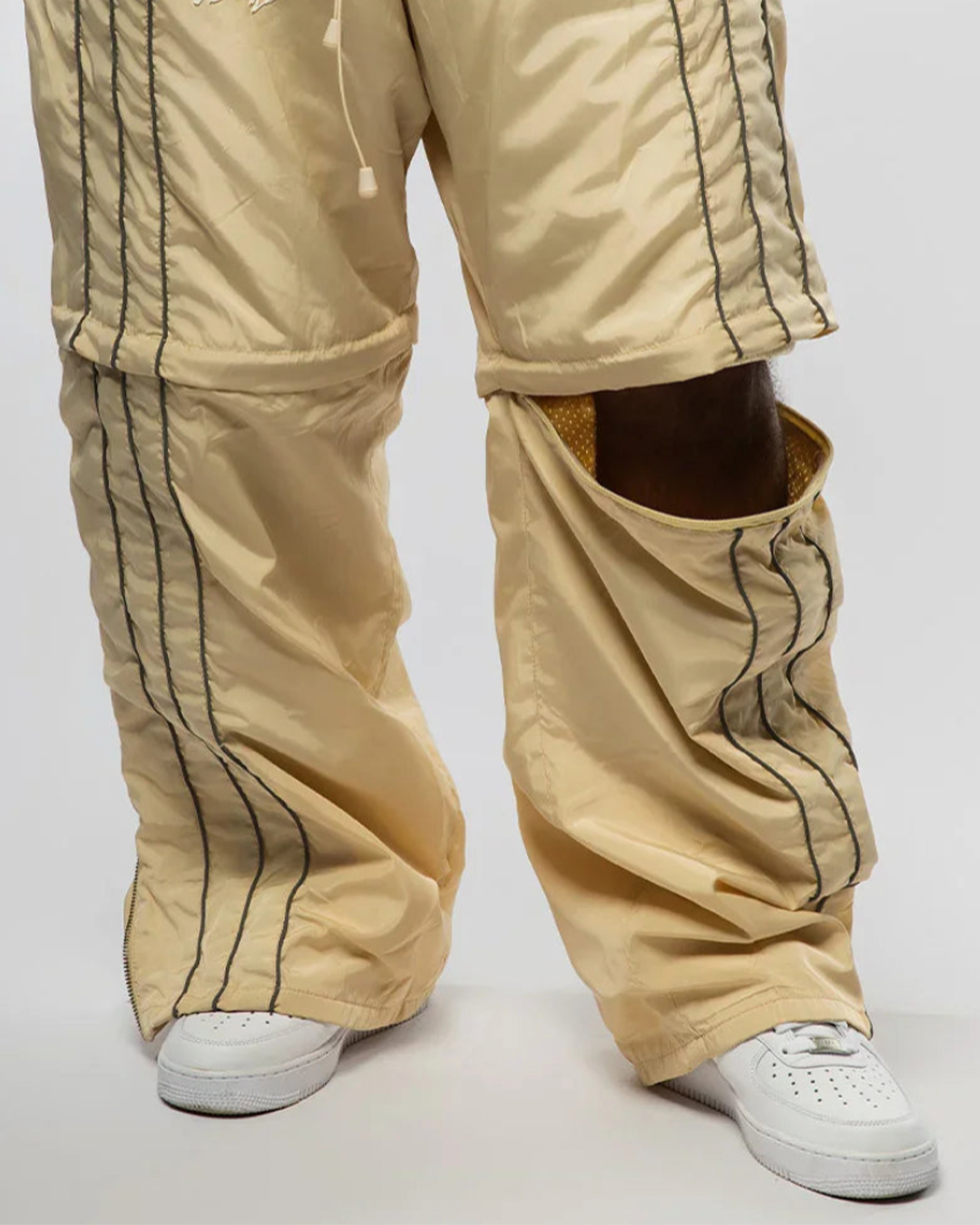 “RADIANT AURA” NYLON CONVERTIABLE PANTS (SAND)