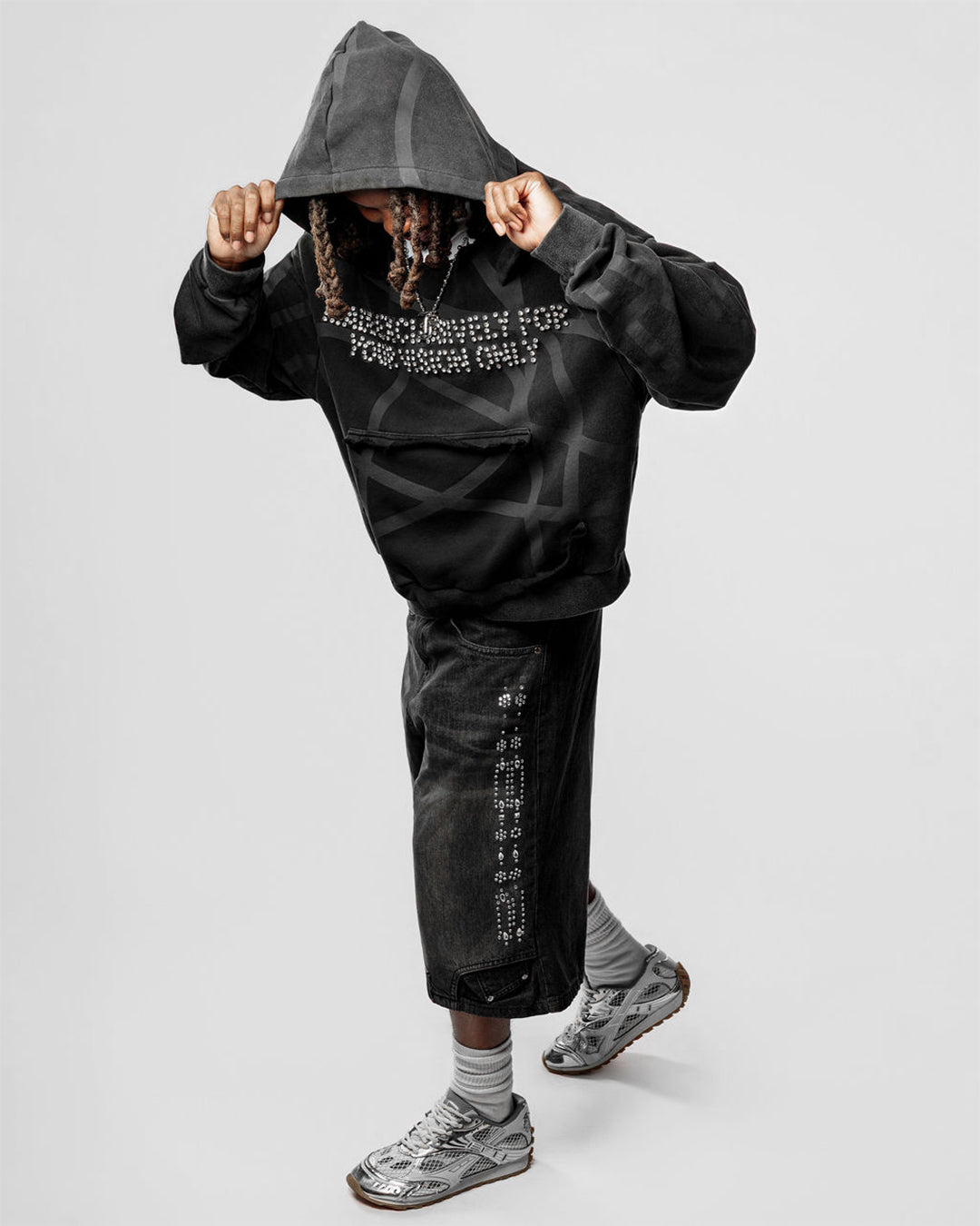 VISIONARY "TWISTED CHAOS" DISTRESSED HOODIE (TRIPLE BLACK)