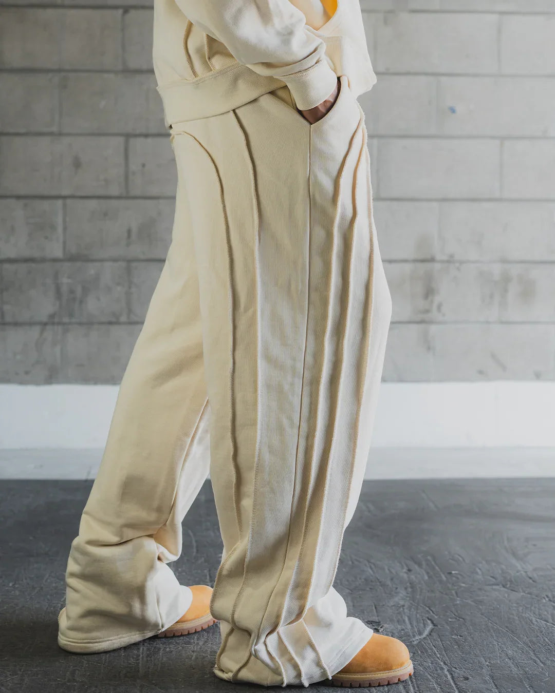 CREAM "INVERTED AURA" SWEATS