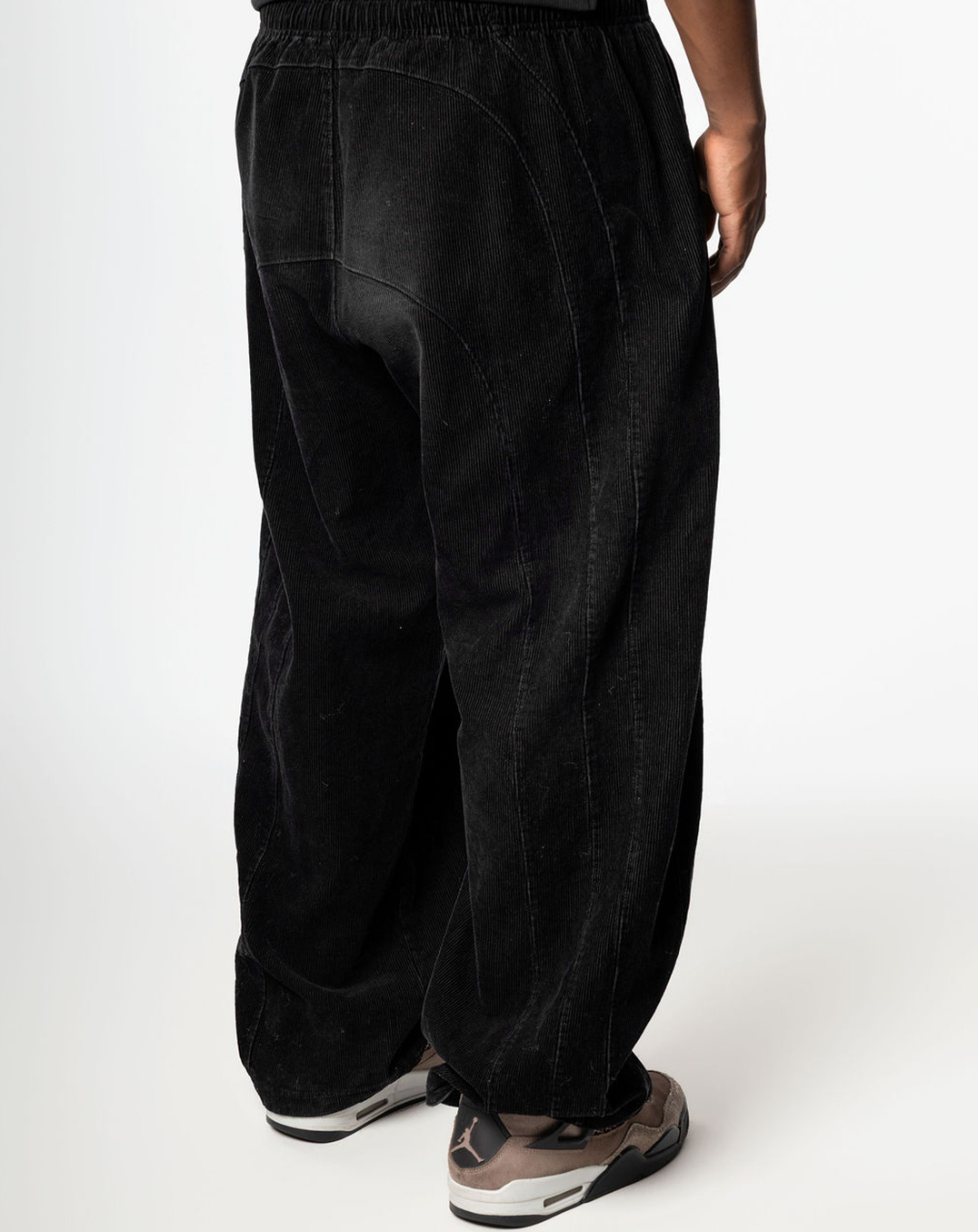 "RADIANT AURA" WIDE LEG SWEATS(OBSIDIAN)